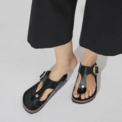 Birkenstock Gizeh Big Buckle Natural Patent in High Shine Black