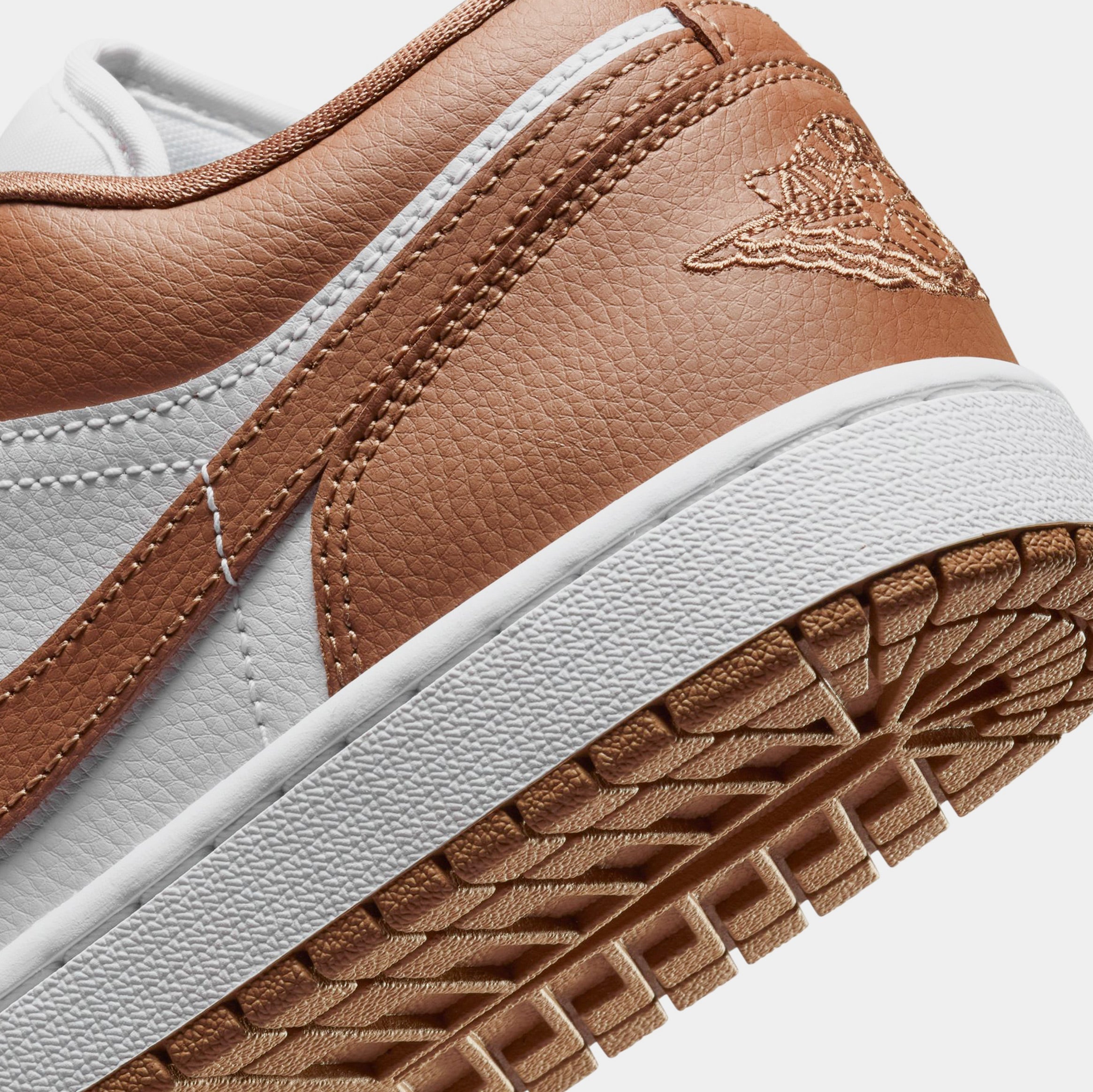 Air Jordan 1 Low Archaeo Brown Womens Lifestyle Shoes (Archaeo Brown/White)