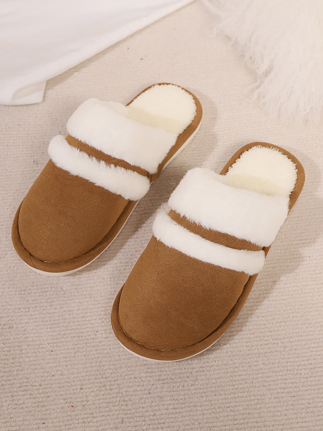 Contrast Faux Fur Round Toe Slippers