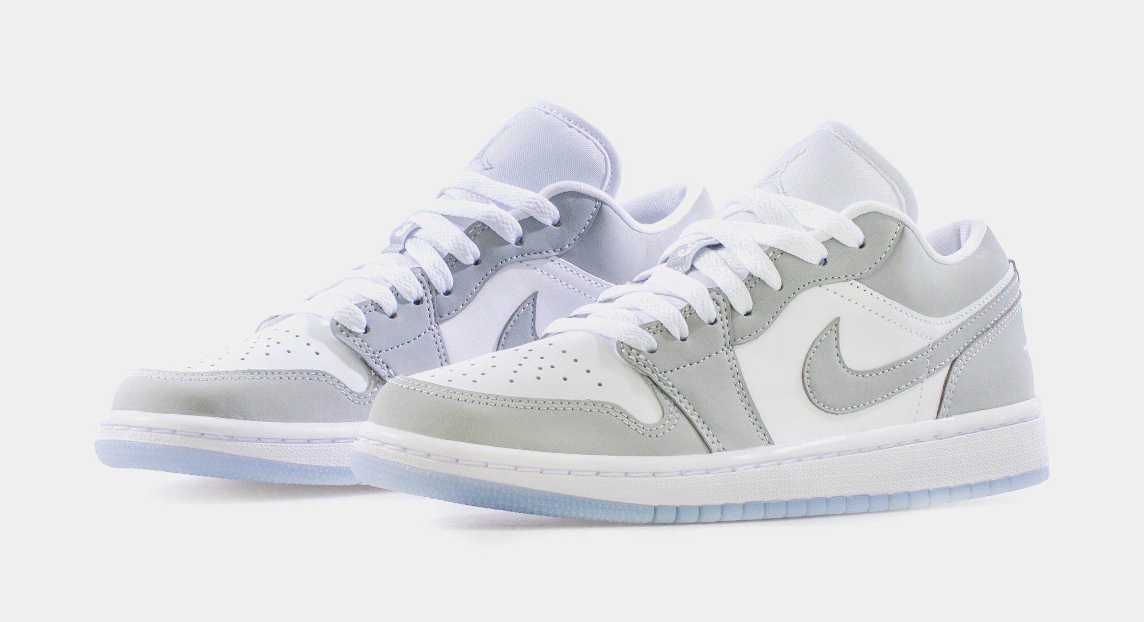 Air Jordan 1 Low Wolf Grey Womens Lifestyle Shoes (Grey/White)