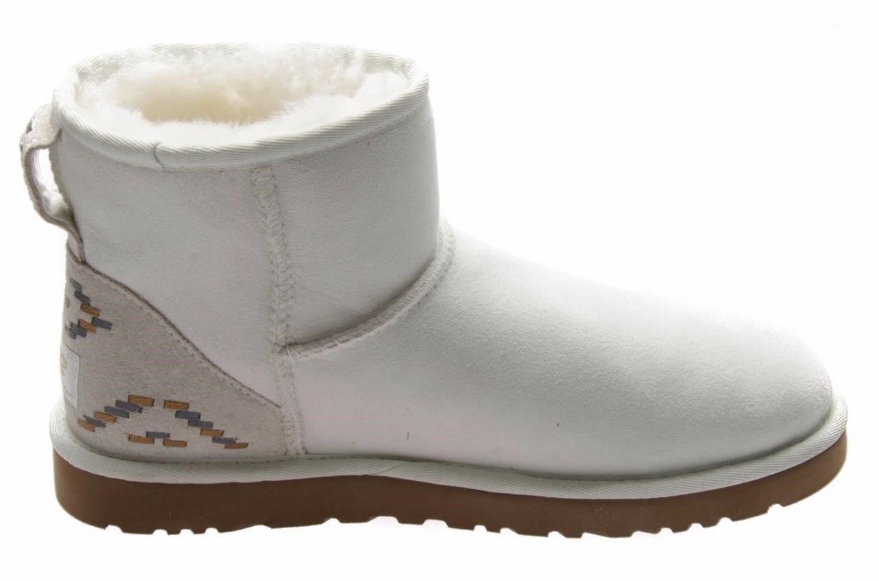 UGG CLASSIC WHITE BOOTS