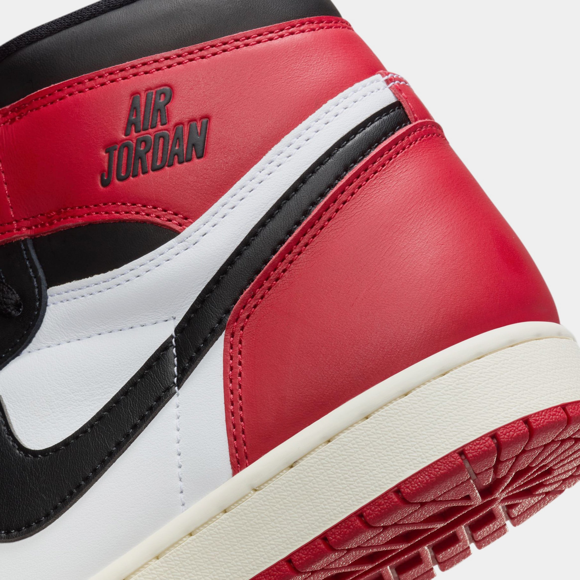 Air Jordan 1 Retro High OG Black Toe Mens Lifestyle Shoes (White/Black/Varsity Red/Sail)