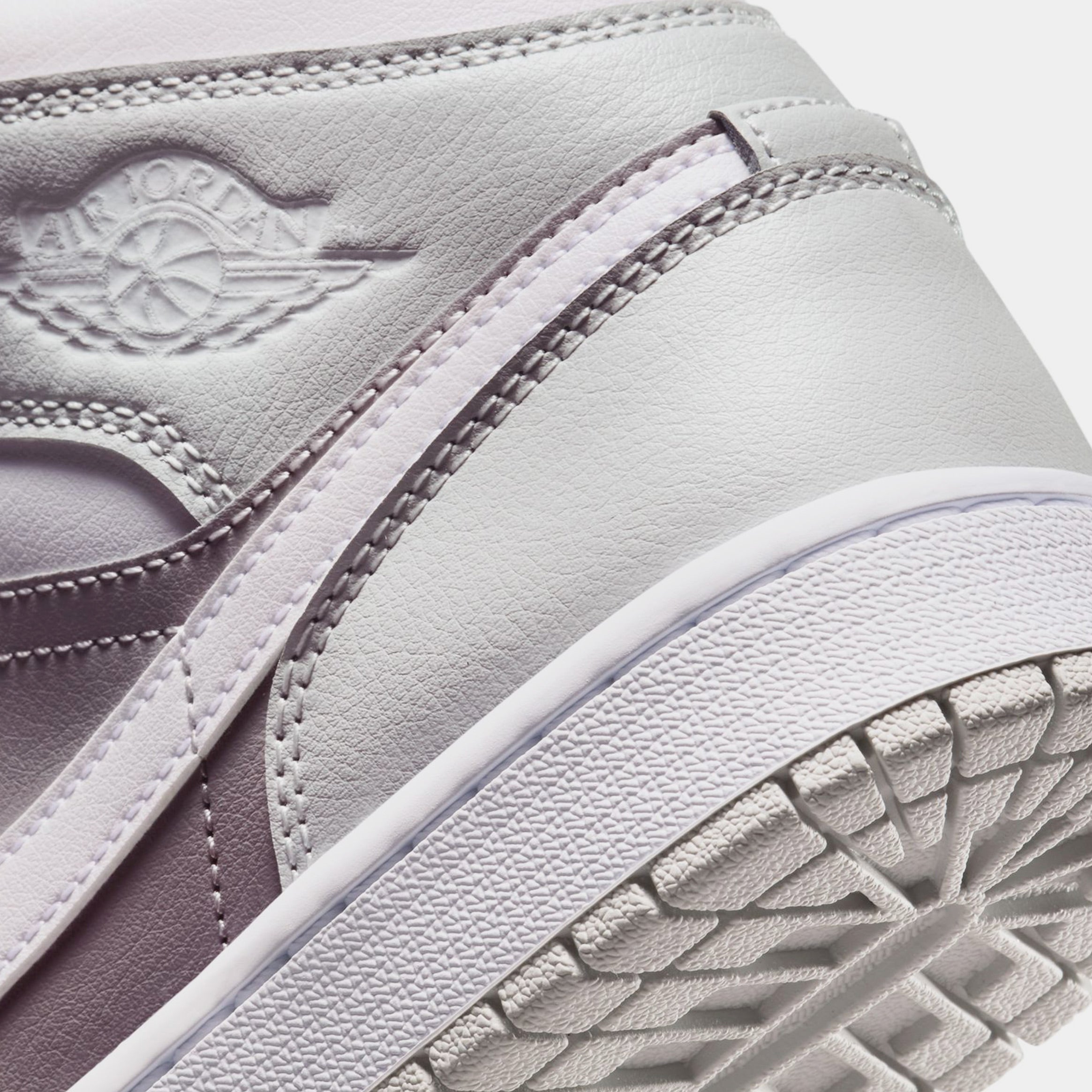 Air Jordan 1 Mid Womens Basketball Shoes (Photon Dust/Atmosphere Grey/White)