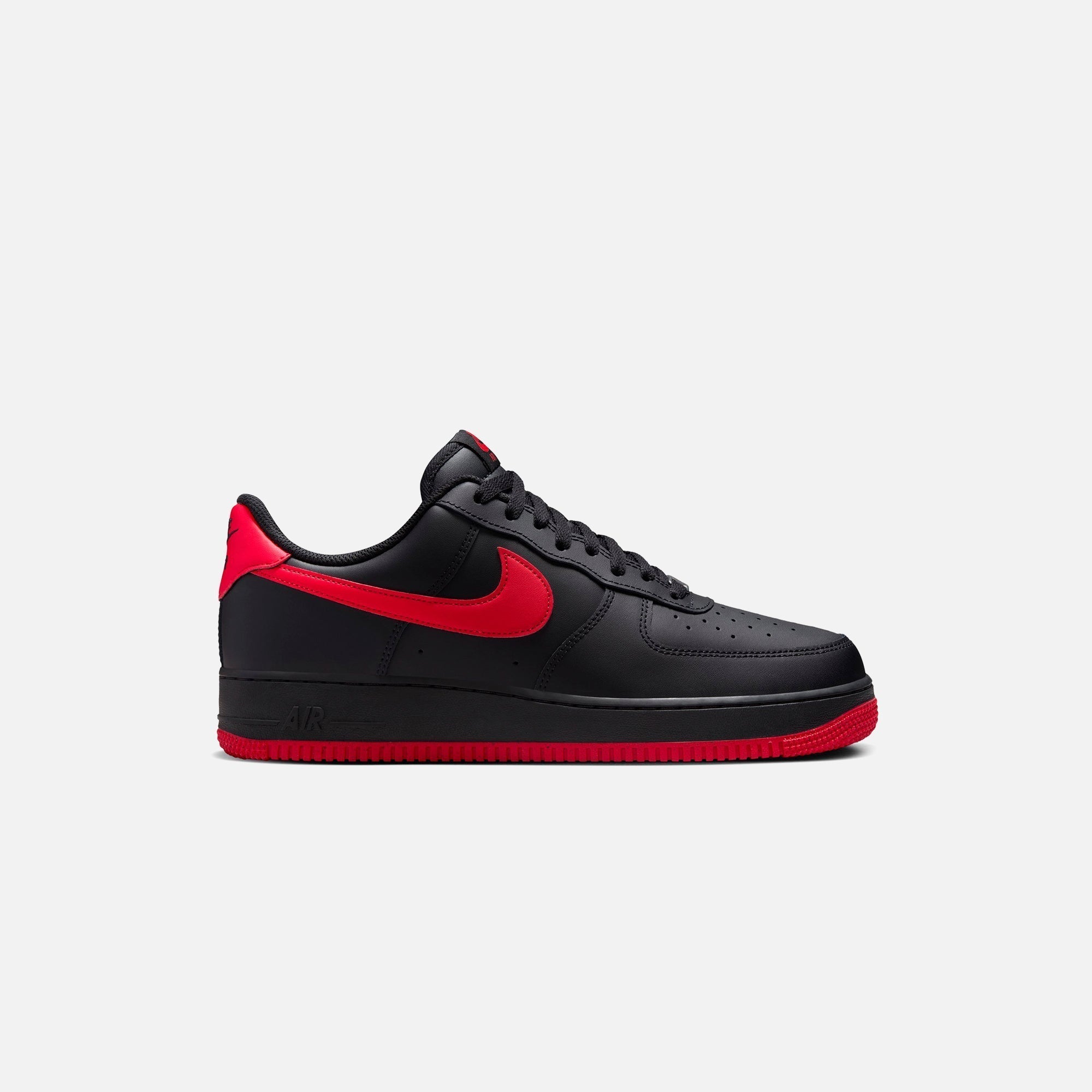 Nike Air Force 1 '07 - Black / University Red