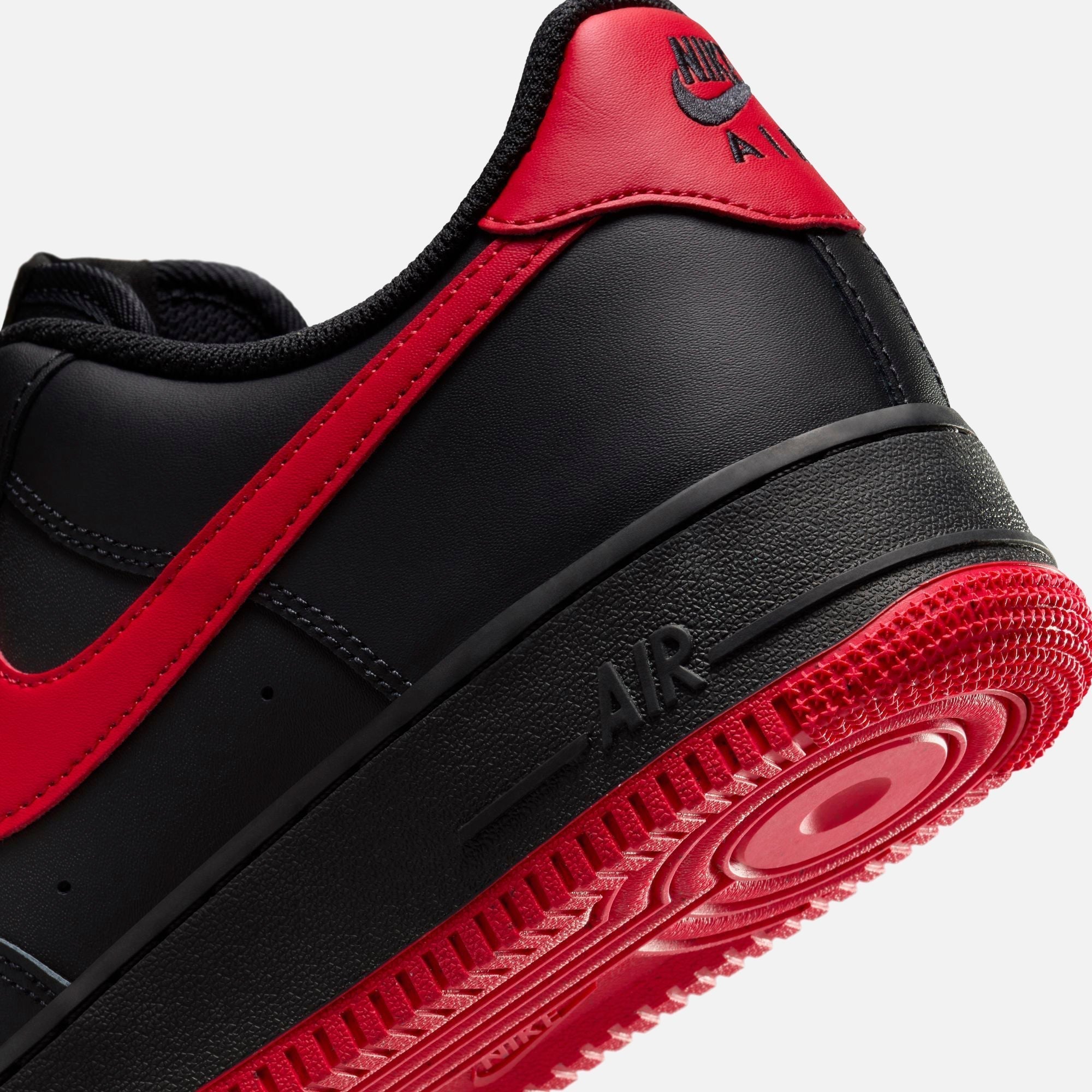 Nike Air Force 1 '07 - Black / University Red