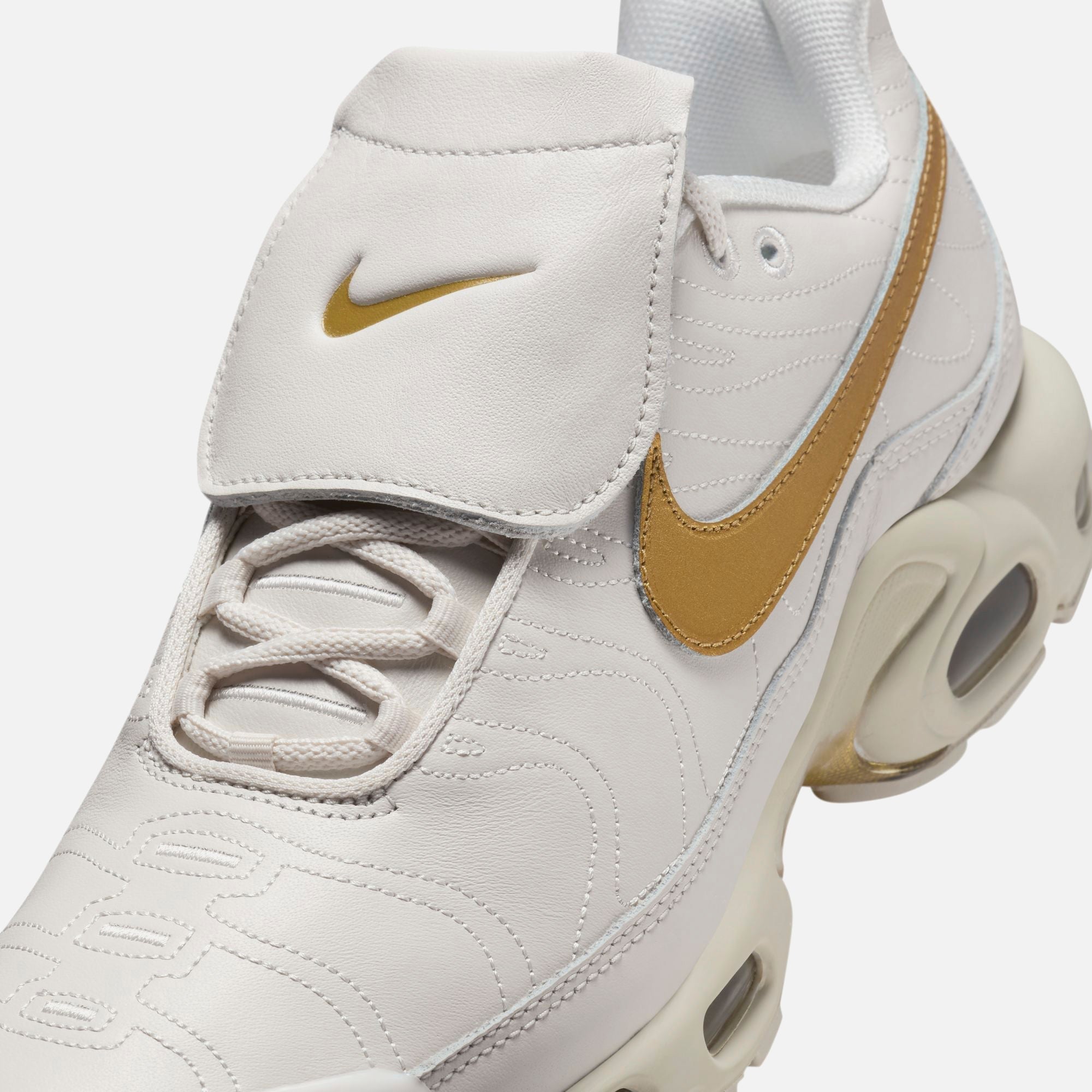 Nike Air Max Plus TNPO - Phantom / Metallic Gold