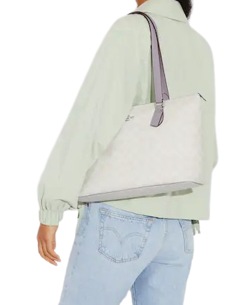 Coach-Gallery-Tote-In-Signature-Canvas-4-02_3341f64d-3fe6-46a0-8e04-1167e9a6b6f6.png