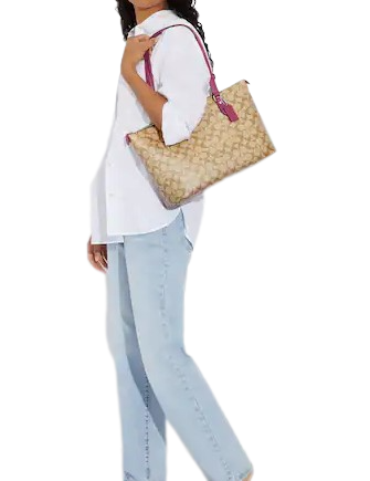 Coach-Gallery-Tote-In-Signature-Canvas-4-02_8db18460-0738-40c0-b159-0acf4ca4f36c.png