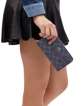 Coach-Medium-Id-Zip-Wallet-In-Signature-Canvas-4-02_ae4c3701-2cbe-4f74-b20e-f580401f4399.png