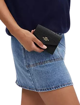 Coach-Mini-Envelope-Wallet-With-Strap-28-02.png