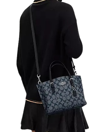 Coach-Mollie-Tote-25-In-Signature-Canvas-7-02.png