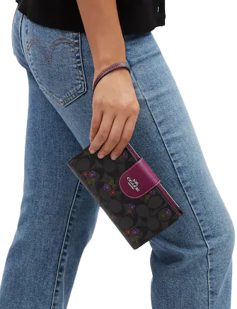 Coach-Phone-Wallet-In-Signature-Canvas-With-Country-Floral-Print-3-02.png