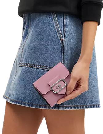 Coach-Small-Morgan-Wallet-5-02_b4d56c4c-7ba1-4bf2-8c6f-da3c5437b020.png