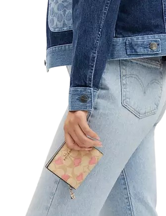 Coach-Snap-Wallet-In-Signature-Canvas-With-Heart-Print-3-02.png