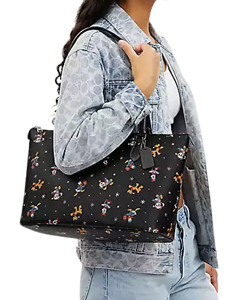 Disney-X-Coach-Gallery-Tote-With-Holiday-Print-4-02.png