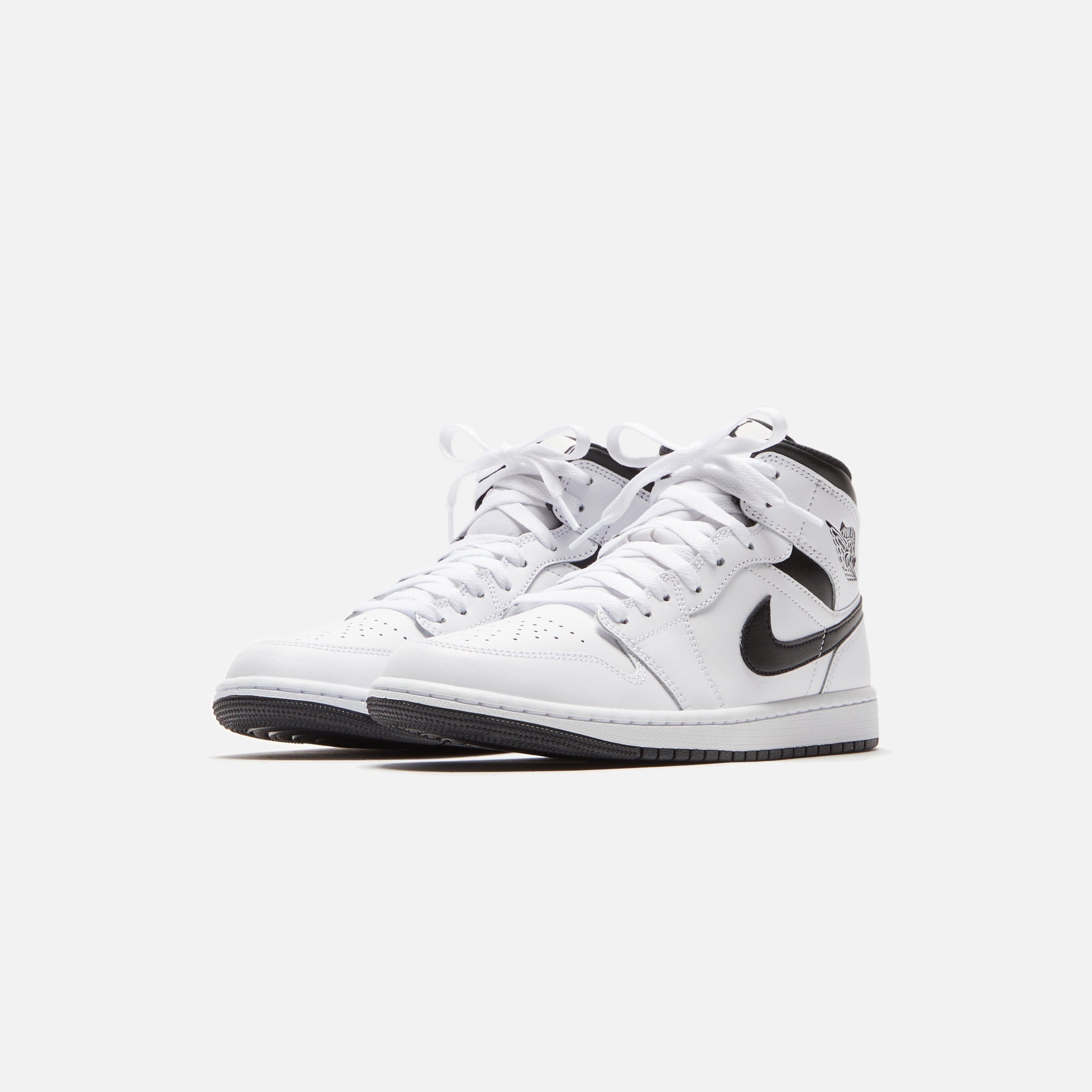 JBDQ8426-132AirJordan1MidWhiteBlackWhiteBlack_0991.jpg