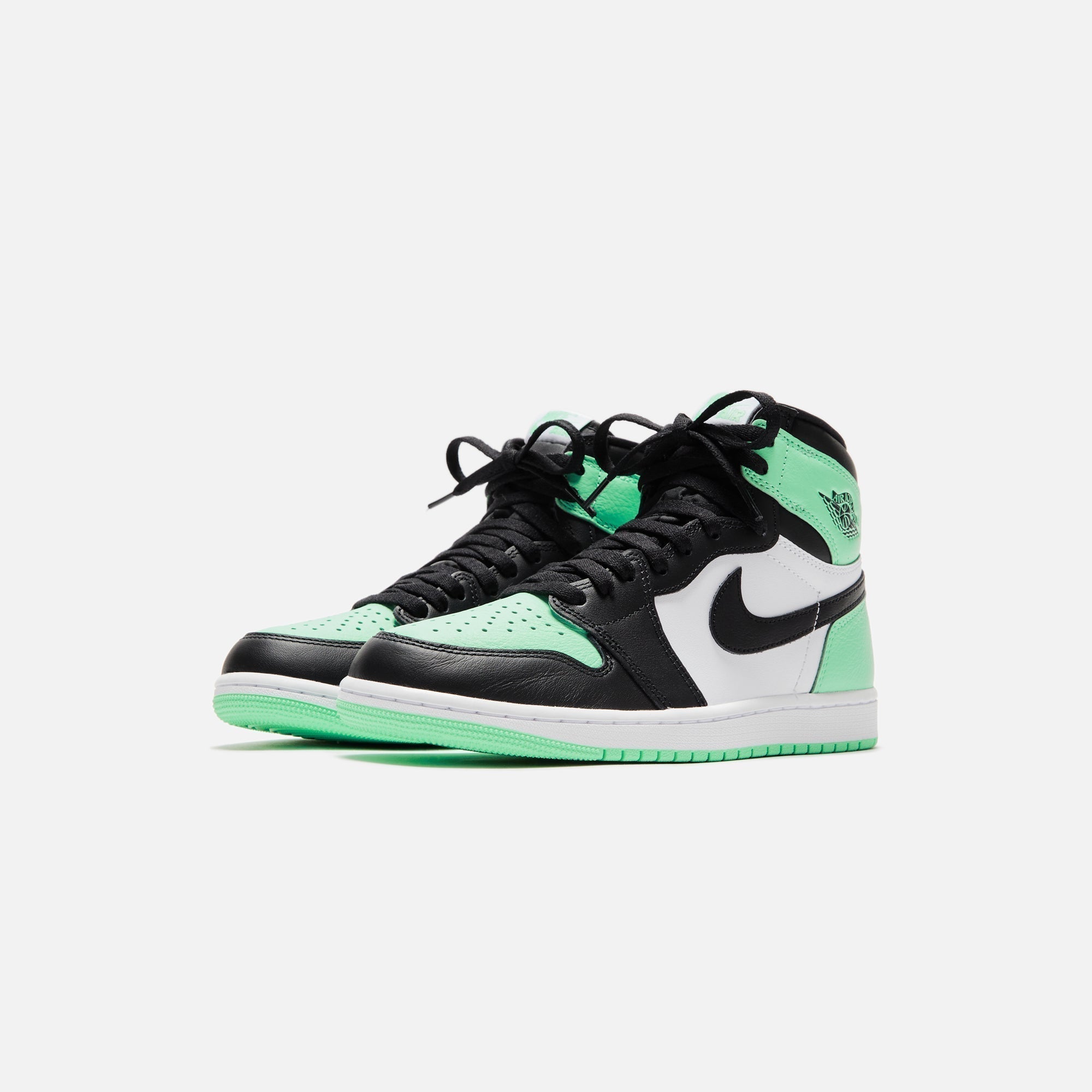 JBDZ5485-130AirJordan1RetroHiOgGreenGlow_7192.jpg