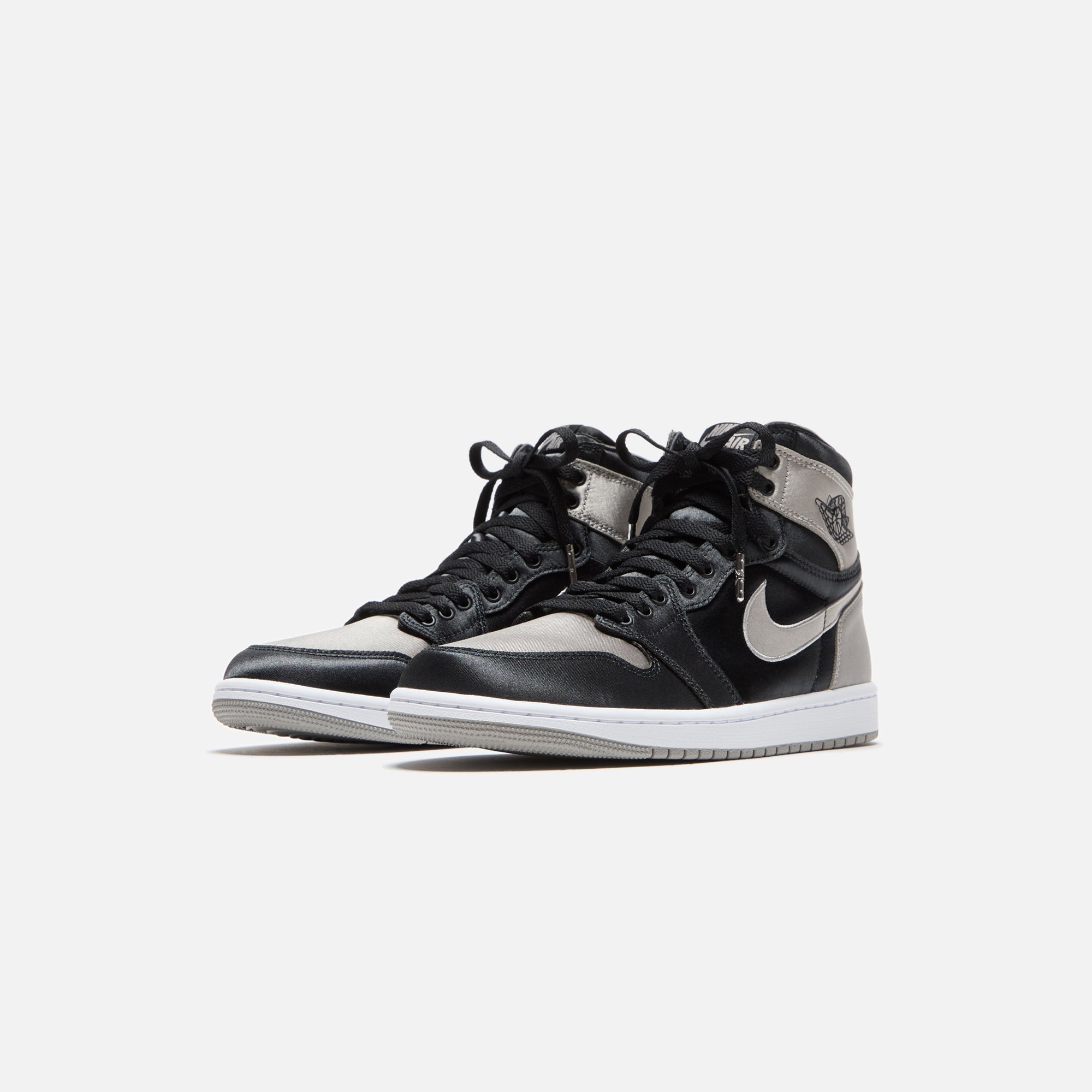 JBFD4810-010AirJordan1RetroHighOgBlackMediumGreyWhite_7051.jpg