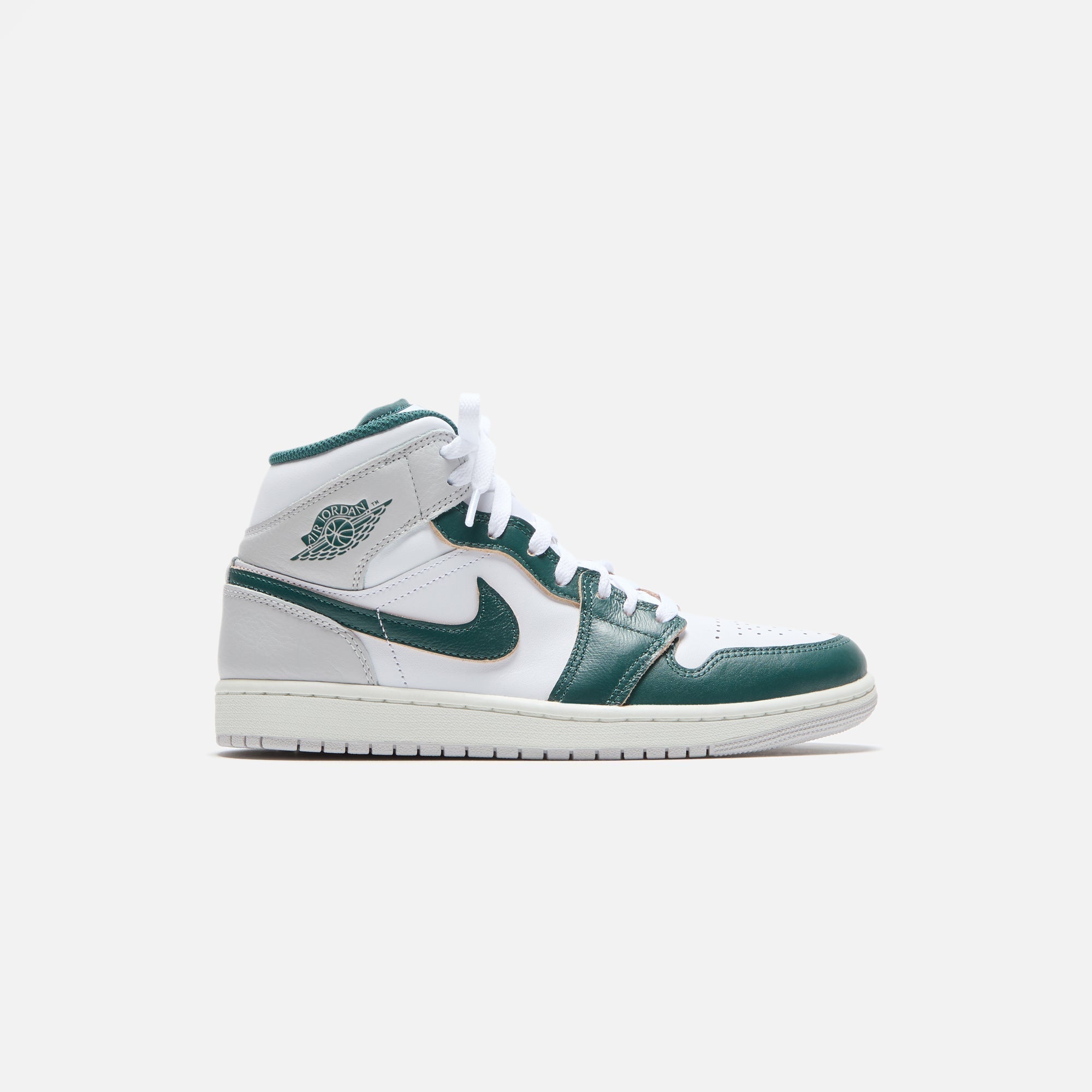 JBFQ7720-103AirJordan1MidSeWhiteOxidizedGreenSailNeutralGrey_6098.jpg