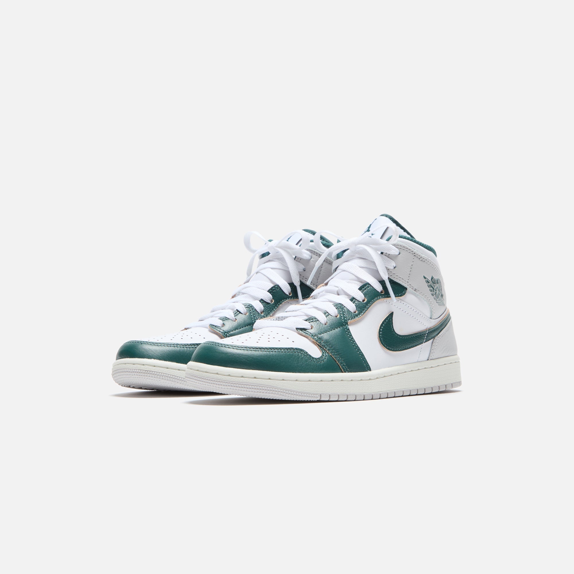 JBFQ7720-103AirJordan1MidSeWhiteOxidizedGreenSailNeutralGrey_6099.jpg