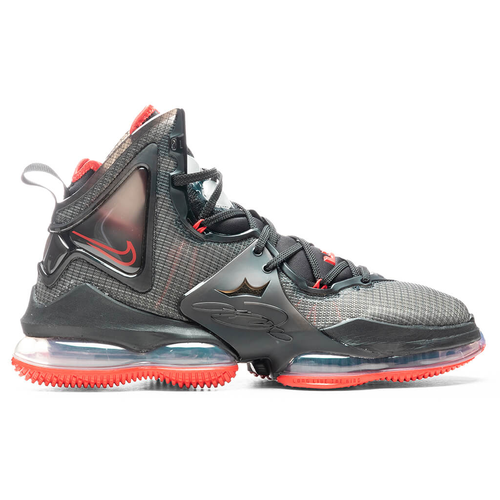 LeBron-19---Black-University-Red-CZ0203-001---06-20-22---Feature-JORDAN-2.jpg