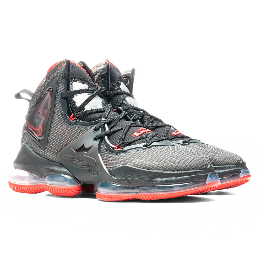 LeBron-19---Black-University-Red-CZ0203-001---06-20-22---Feature-JORDAN-3.jpg