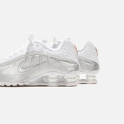 Nike WMNS Shox R4 - White / Metallic Silver / Max Orange / White