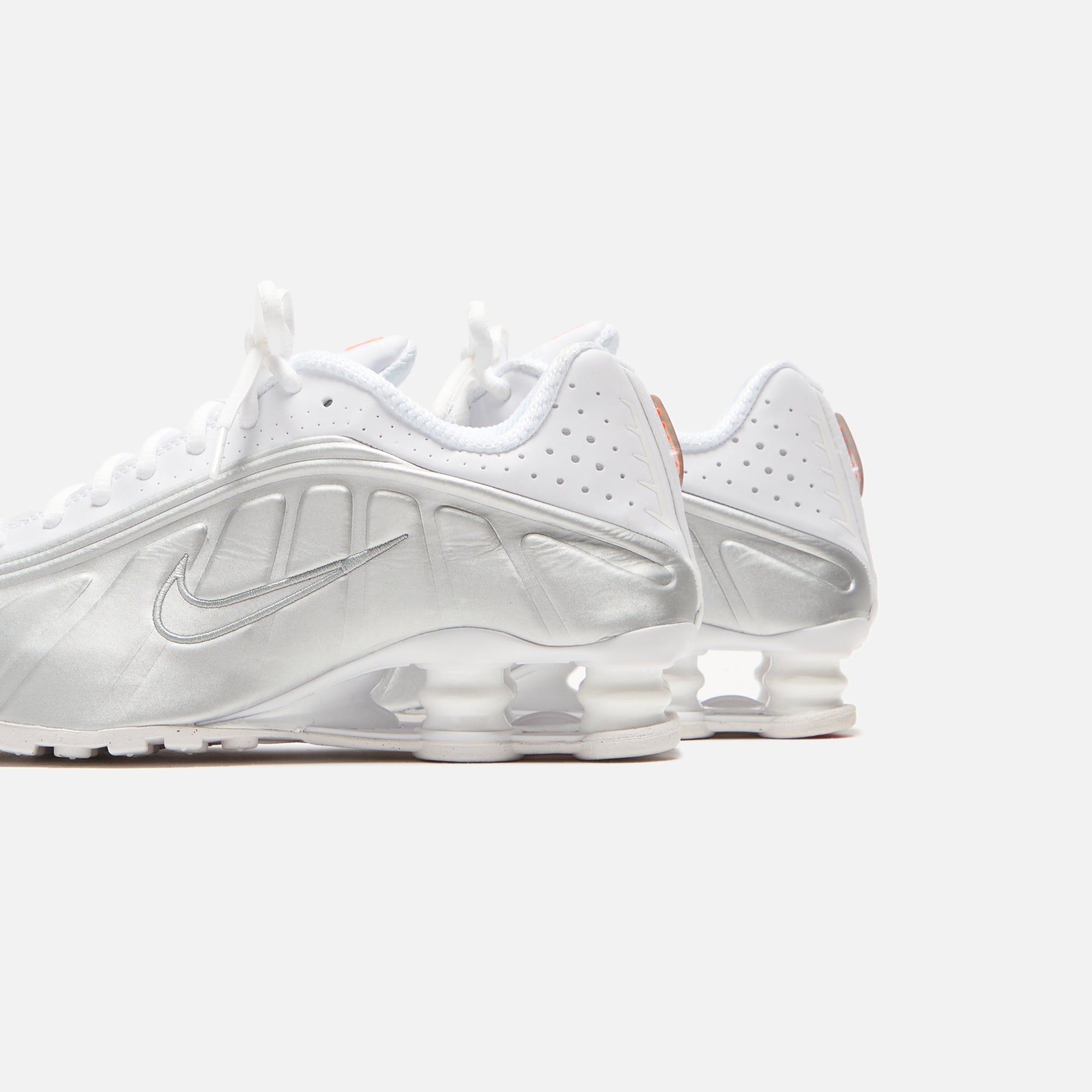 Nike WMNS Shox R4 - White / Metallic Silver / Max Orange / White