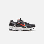 Nike Zoom Vomero 5 - Black / Picante Red / Iron Grey / Summit White