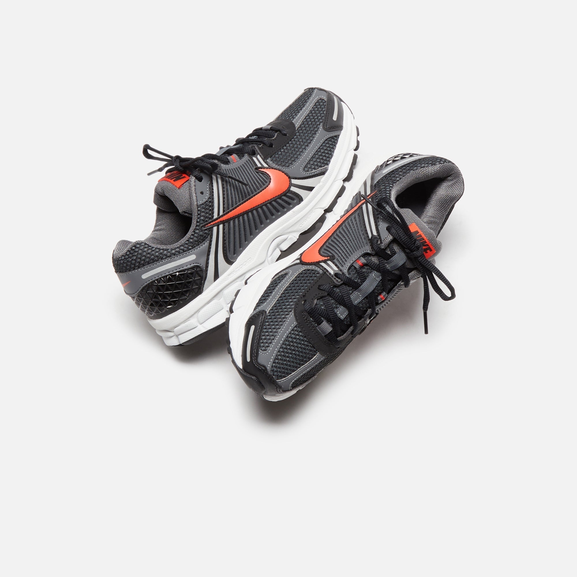 Nike Zoom Vomero 5 - Black / Picante Red / Iron Grey / Summit White