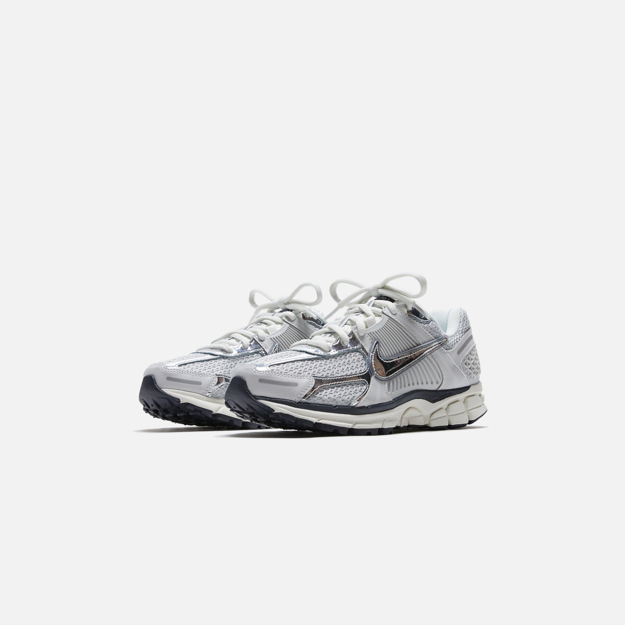 Nike WMNS Zoom Vomero 5 - Photon Dust / Chrome / Gridiron / Sail