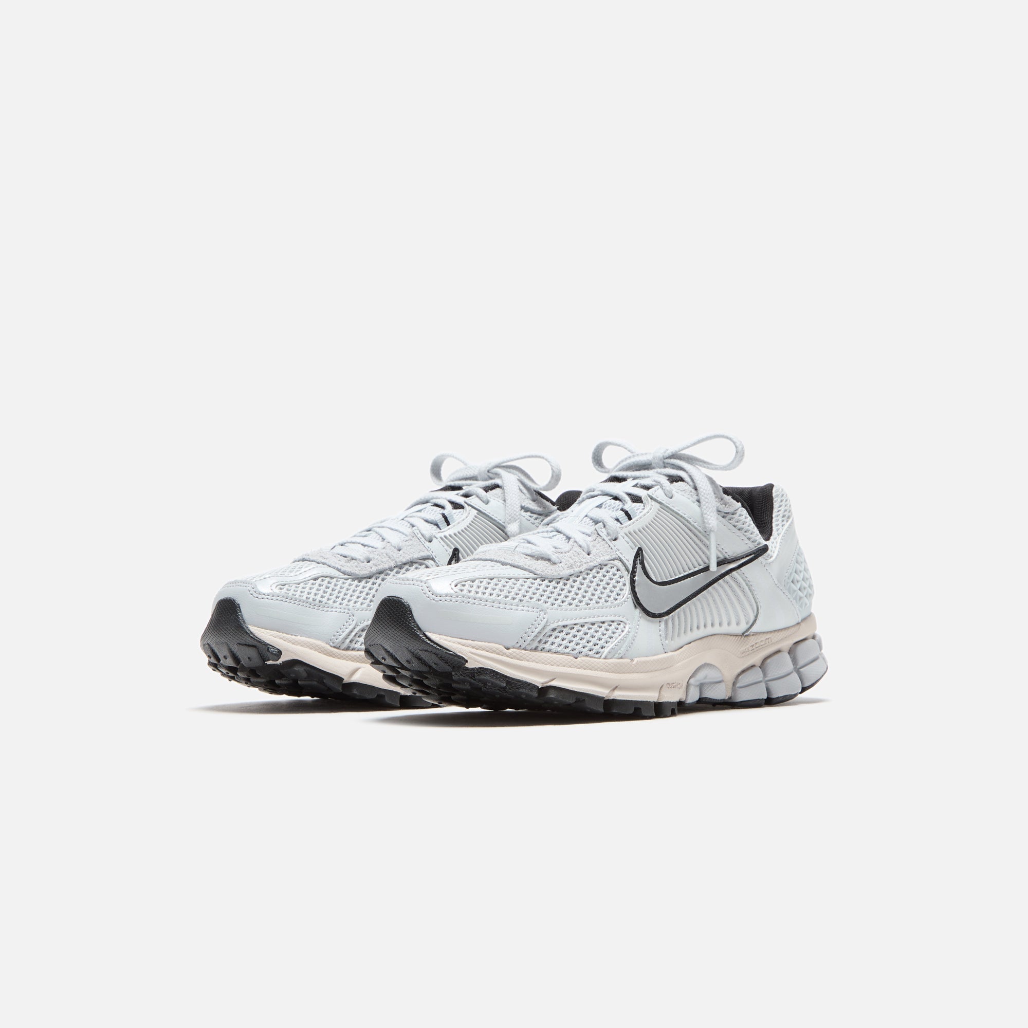 NKFN6742-002WNikeZoomVomero5PurePlatinumChromeLtOrewoodBrn-WolfGreyBlack-White_5532.jpg