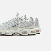 Nike WMNS Air Max Plus - Light Silver / Black / Chrome /  Light