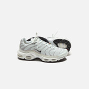 Nike WMNS Air Max Plus - Light Silver / Black / Chrome /  Light