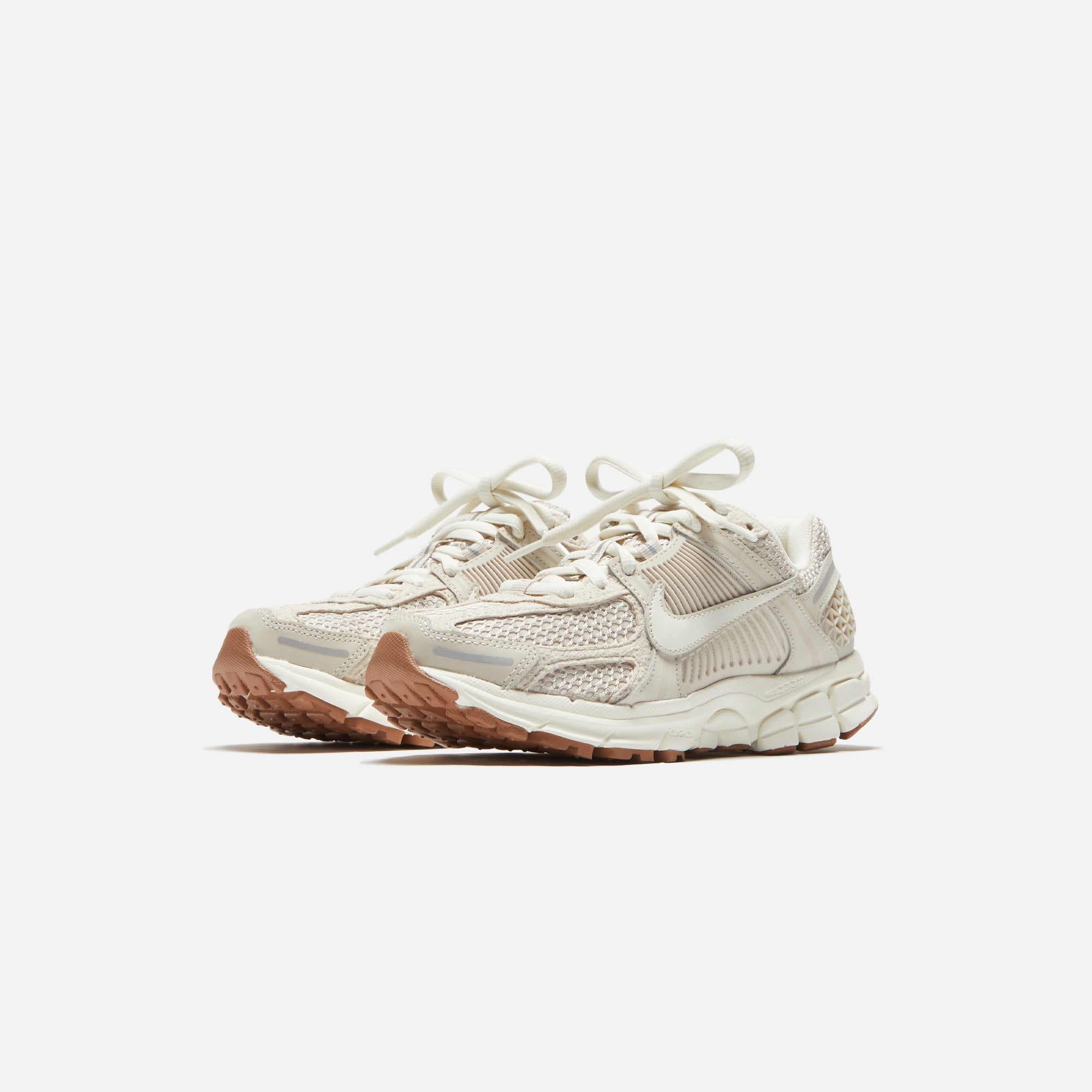 Nike WMNS Zoom Vomero 5 - Light Orewood Brown / Sail / Metallic Silver / Gum Medium Brown