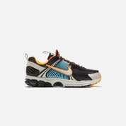 Nike WMNS Zoom Vomero 5 - Black / Light Bone / Blue Gaze / Total Orange