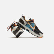 Nike WMNS Zoom Vomero 5 - Black / Light Bone / Blue Gaze / Total Orange