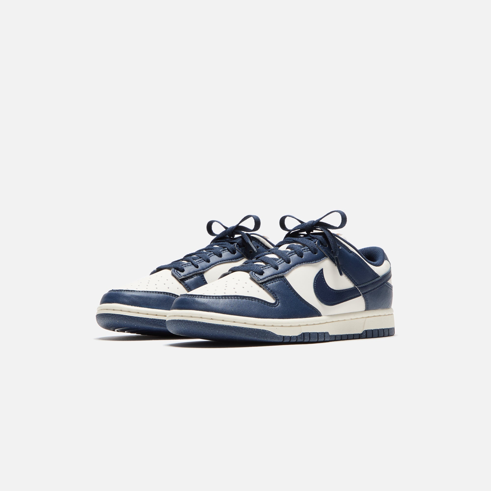 NKFZ6770-001WNikeDunkLowNnOlyPhantomObsidian-PaleIvory-MtlcGold_4406.jpg