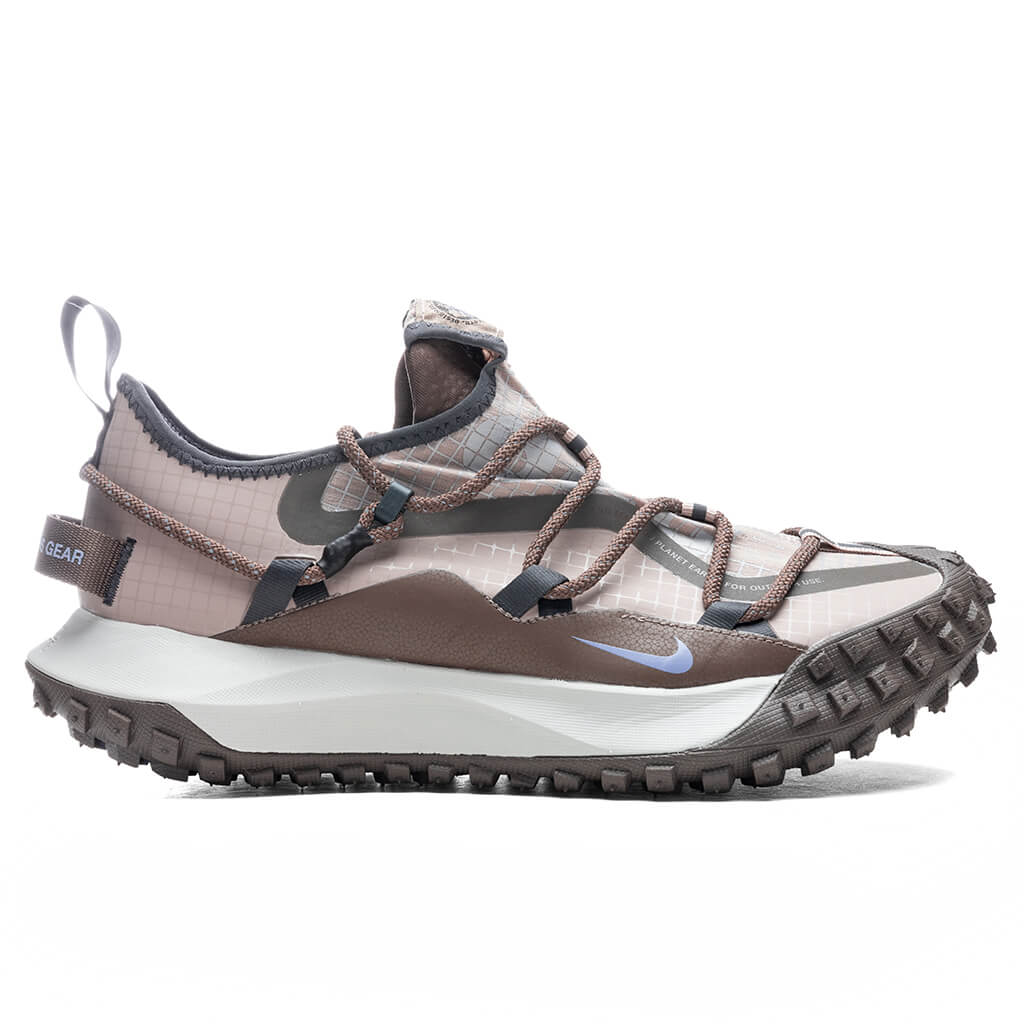 Nike-ACG-Mountain-Fly-Low-SE---Ironstone-Malt-Light-Iron-Ore-Light-Bone-DQ1979-001---06-03-22---Feature--DV-JM-5.jpg