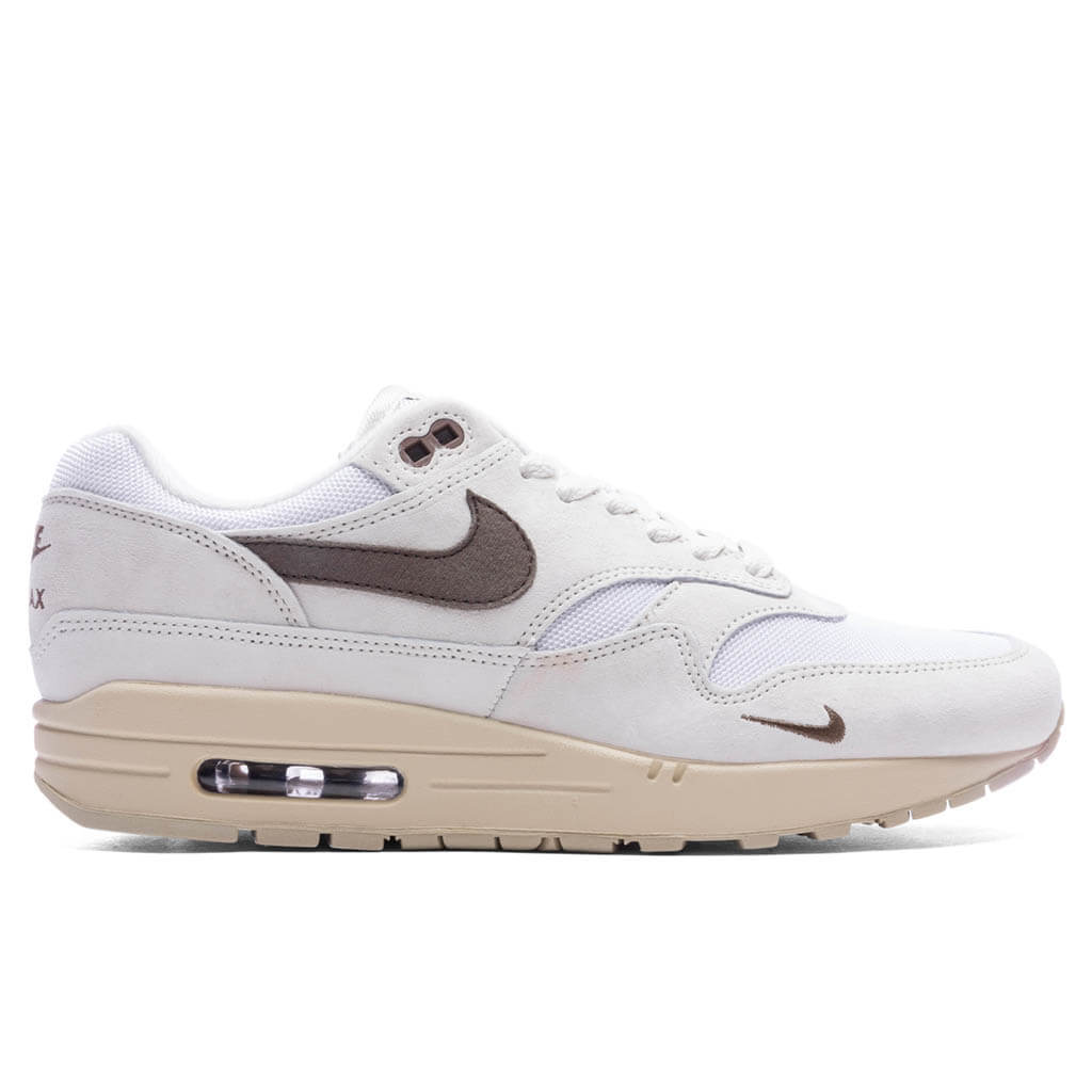 Nike-Air-Max-1---Sail-Ironstone-White-Rattan-DZ4494-100-12-23-22-Feature-VR_cac2c97c-bfae-4e37-b989-1227a06bb62b.jpg