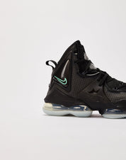 NIKE LEBRON 19