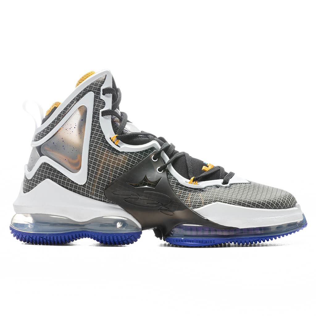 Nike-Lebron-19---Black-University-Gold-Persian-Violet-CZ0203-002---05-01-22---Feature-11_79725fa0-d4c8-4493-a2a8-f2812bd04b9a.jpg