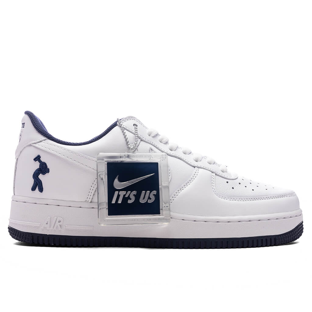 Nike-US-Force-1---White-White-Midnight-Navy-Dark-Powder-Blue-IB5720-100-12-09-24-Feature-KN_95418187-7ea0-4af2-94d2-85a9f1f31540.jpg