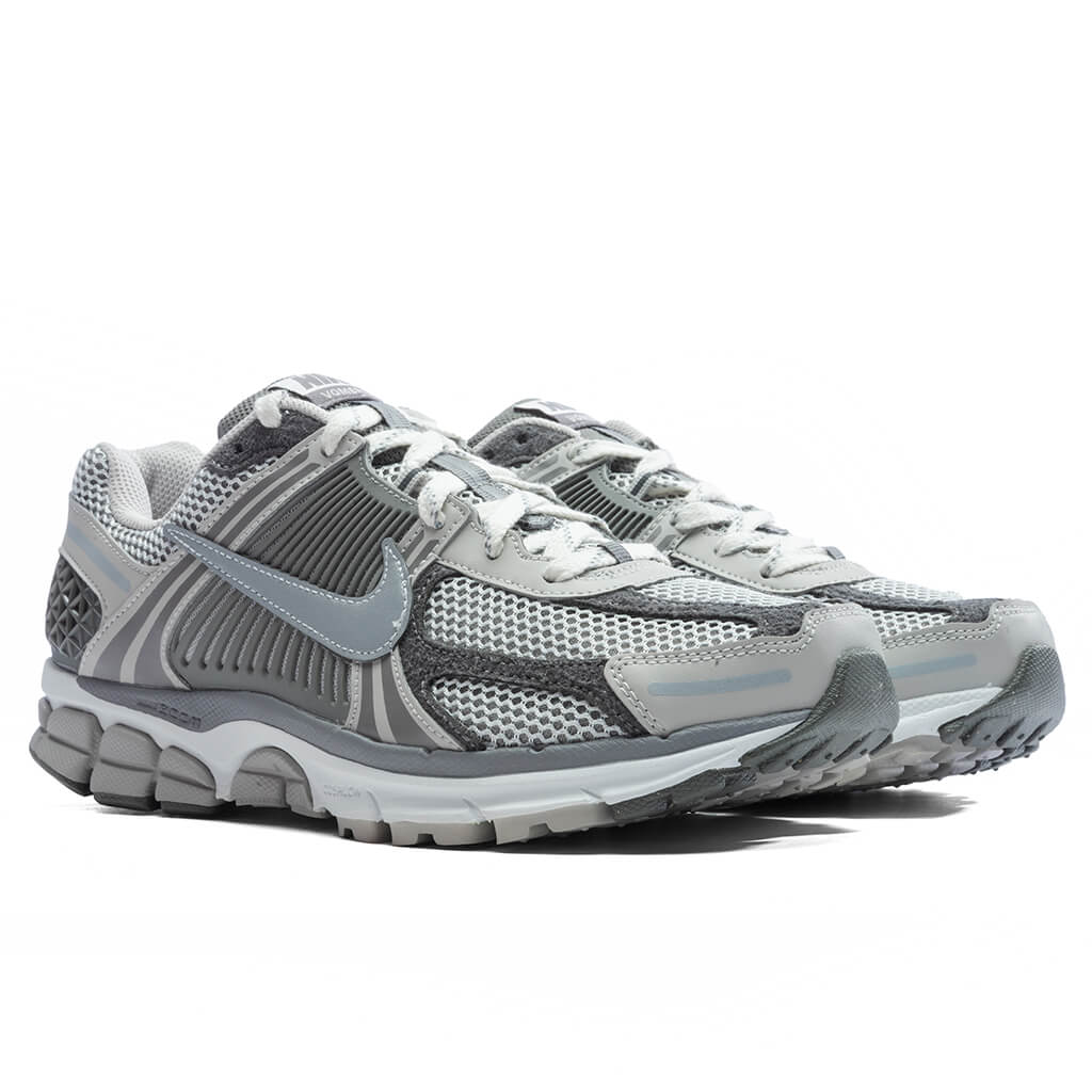 Nike-Zoom-Vomero-5-PRM---Iron-Ore-Metallic-Silver-Photon-Dust-FD0791-012--01-12-23-Feature-JM-4.jpg