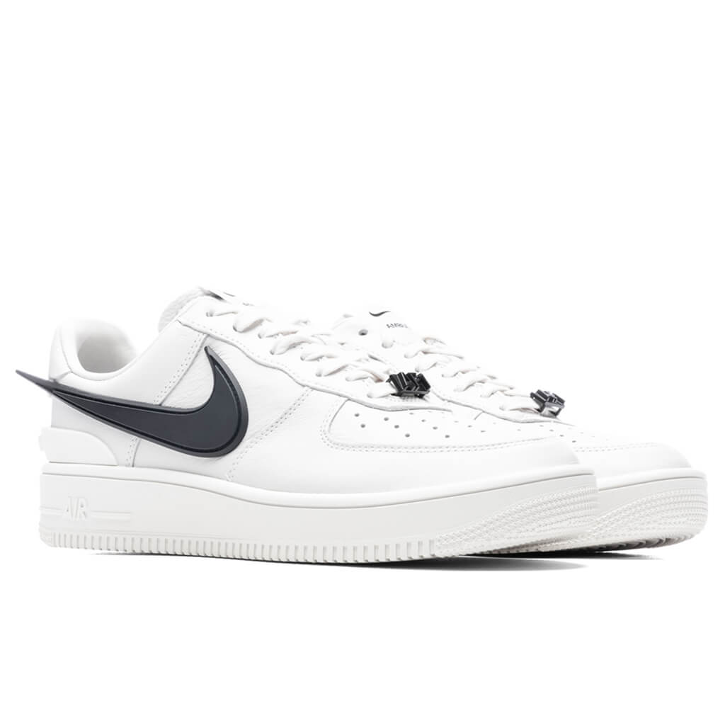 Nike-x-Ambush-Air-Force-1-Low----Phantom-Black-Black-DV3464-002----02-20-23---Feature--JP-4_fb8a1f76-daca-496c-9c00-be6febf46858.jpg