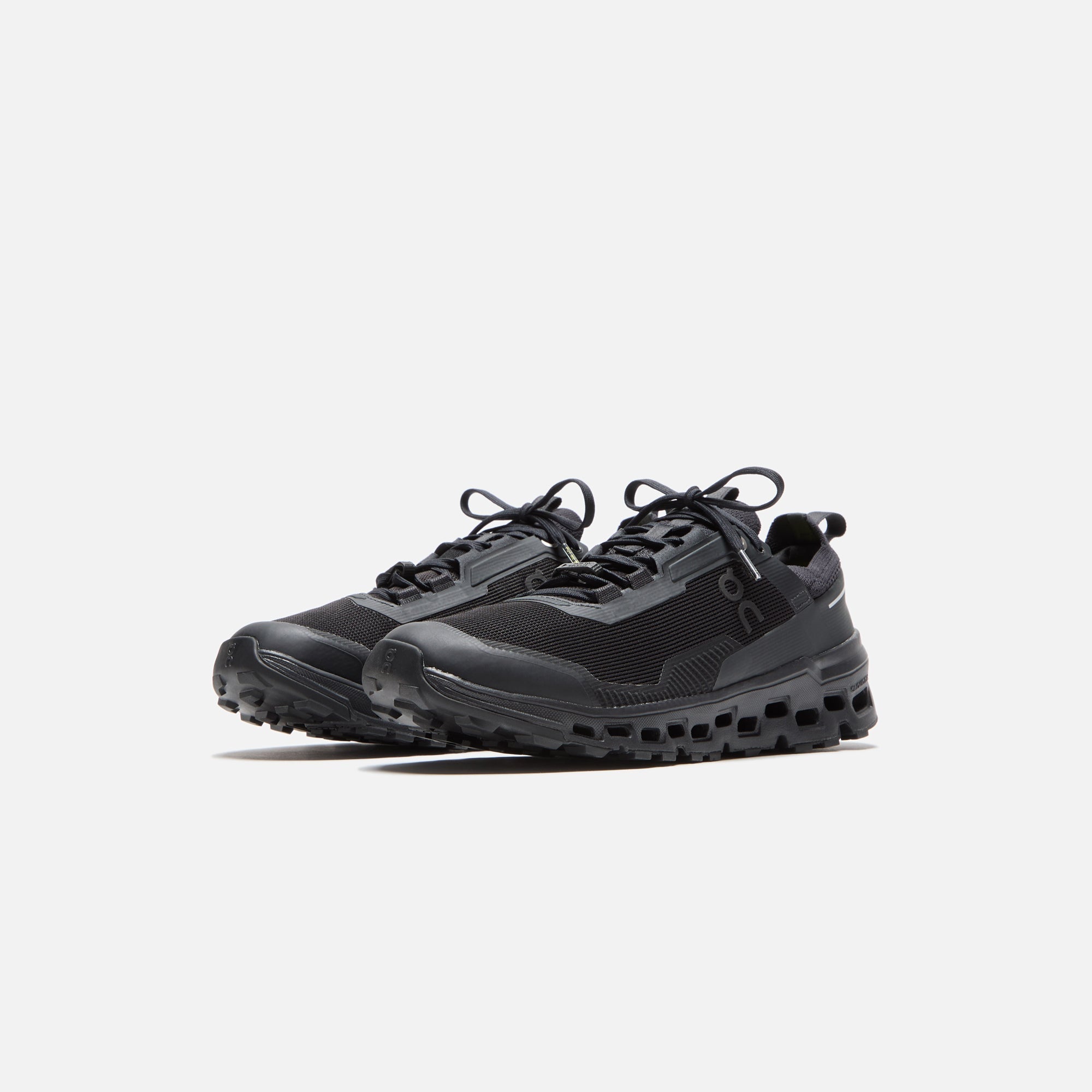 OR3MD30280485ONCloudultra2POAllBlack_6015.jpg