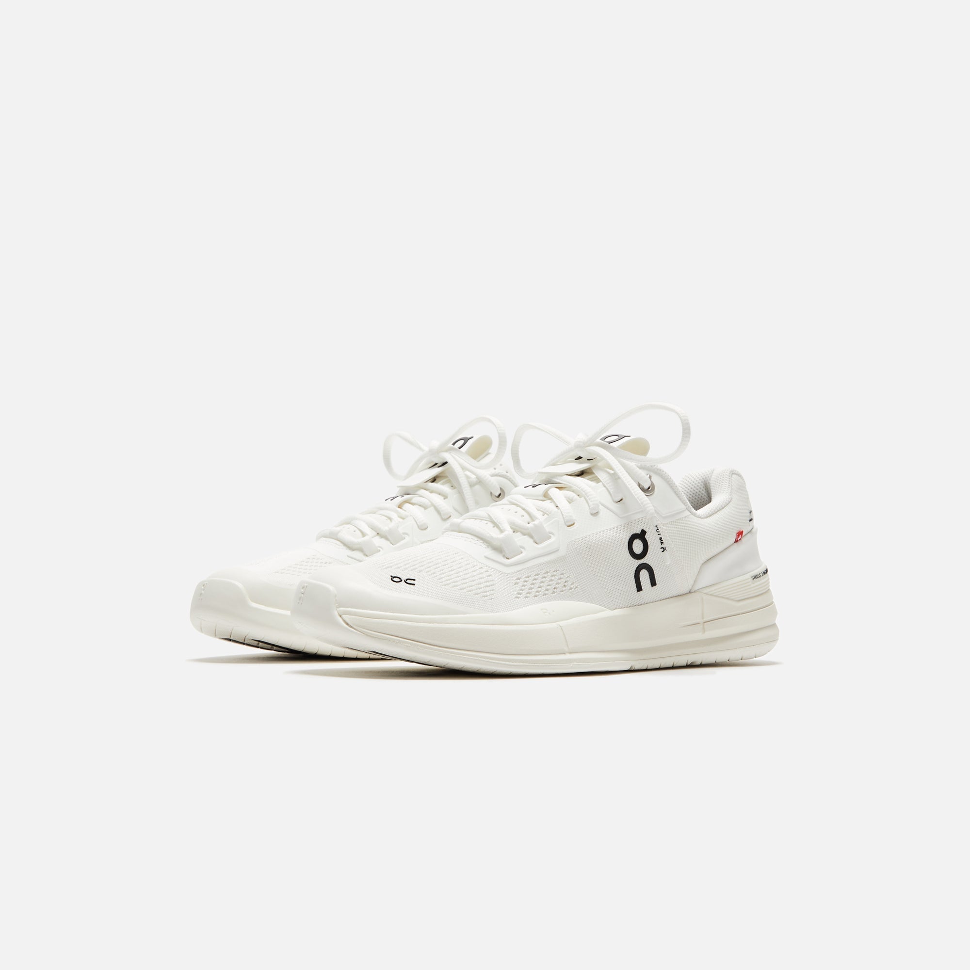 On Running WMNS The Roger Pro - Undyed White / Black