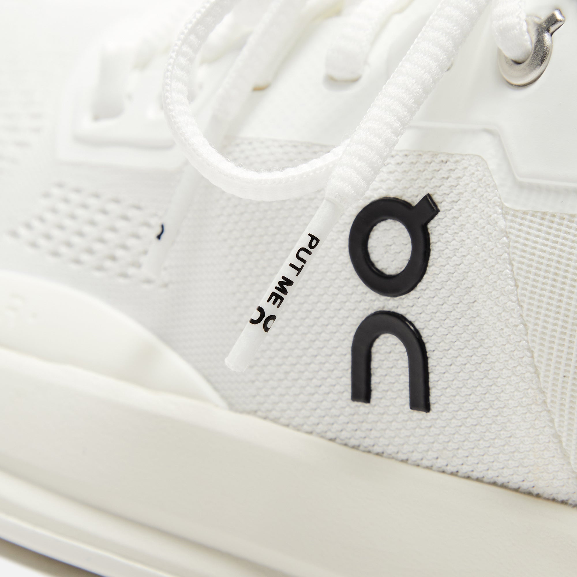 On Running WMNS The Roger Pro - Undyed White / Black