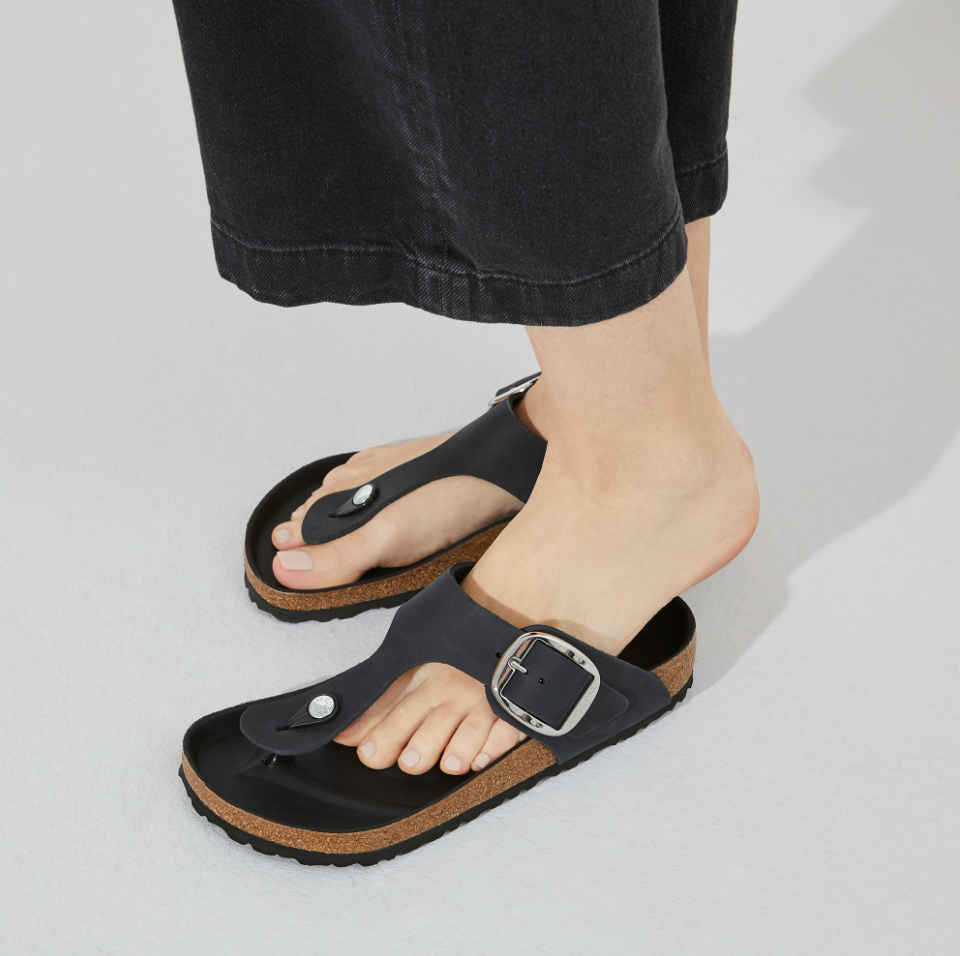 Birkenstock Women Gizeh Big Buckle Oiled Leather in Black