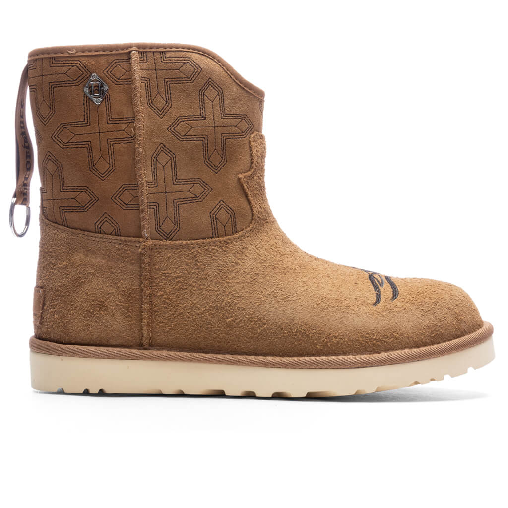 Ugg-x-COTD-Classic-Short---Chestnut-1136610-CHE---03-15-23---Feature--VR.jpg